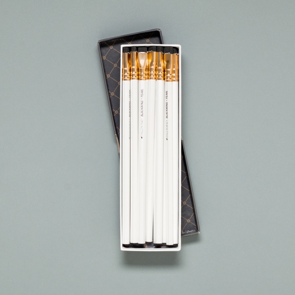 weißer Blackwing Bleistift von Palomino in der Verpackung