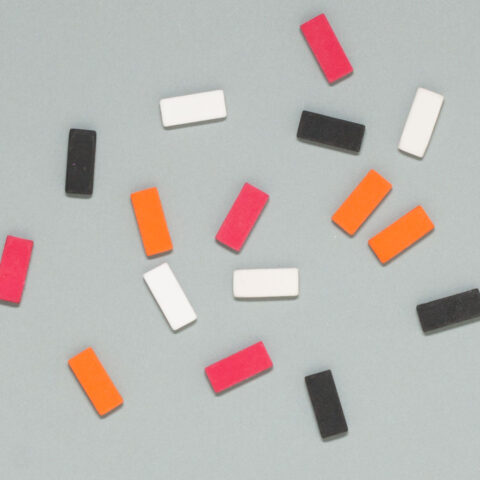 Blackwing Radiergummis von Palomino in weiß, schwarz, rot, orange